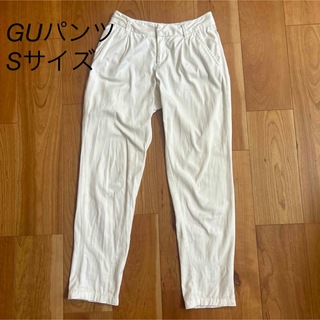 ジーユー(GU)のGU パンツ（白）Sサイズ(カジュアルパンツ)