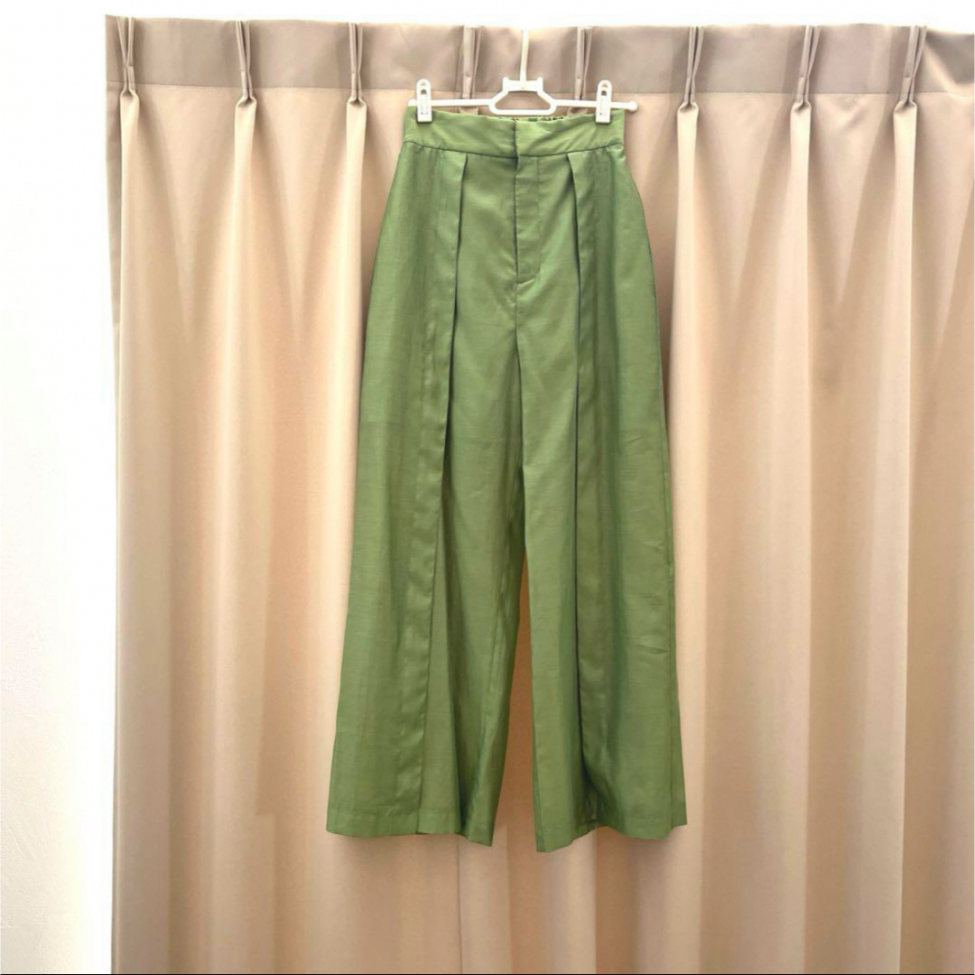 Ameri VINTAGE(アメリヴィンテージ)の新品未使用タグ付き AMERI SHEER BUTTON PANTS レディースのパンツ(カジュアルパンツ)の商品写真