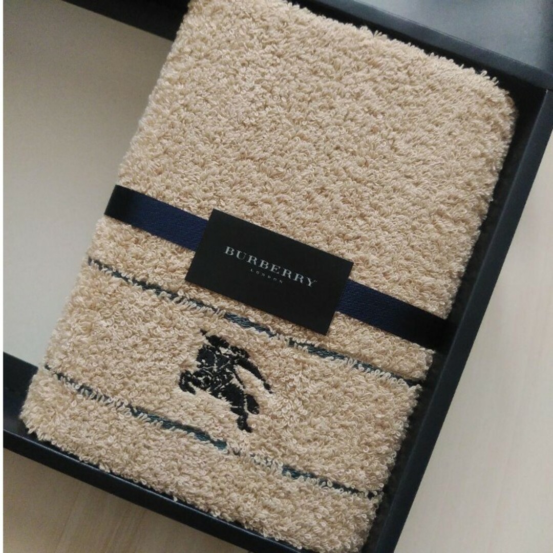 BURBERRY(バーバリー)の新品未使用　BURBERRY　バーバリーフェイスタオル インテリア/住まい/日用品の日用品/生活雑貨/旅行(タオル/バス用品)の商品写真