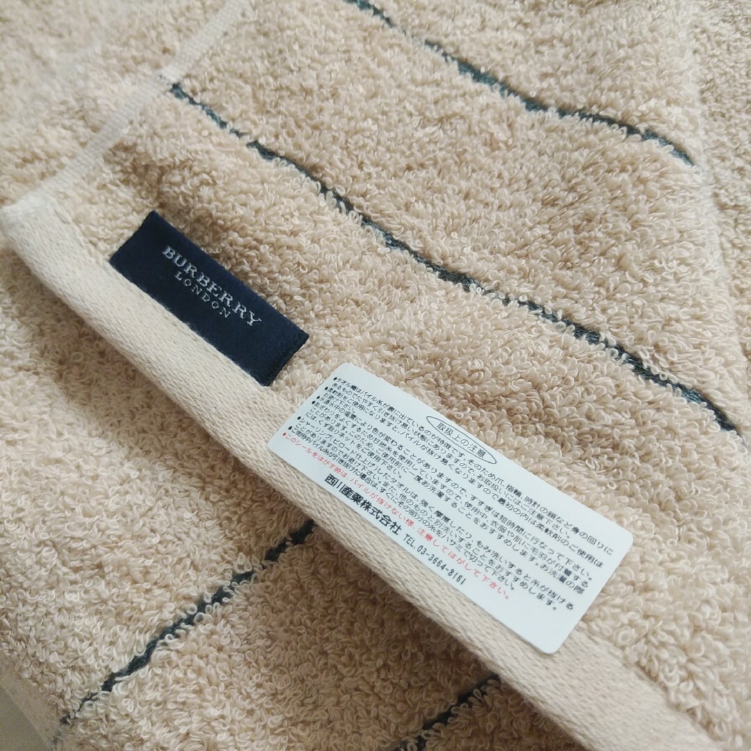 BURBERRY(バーバリー)の新品未使用　BURBERRY　バーバリーフェイスタオル インテリア/住まい/日用品の日用品/生活雑貨/旅行(タオル/バス用品)の商品写真