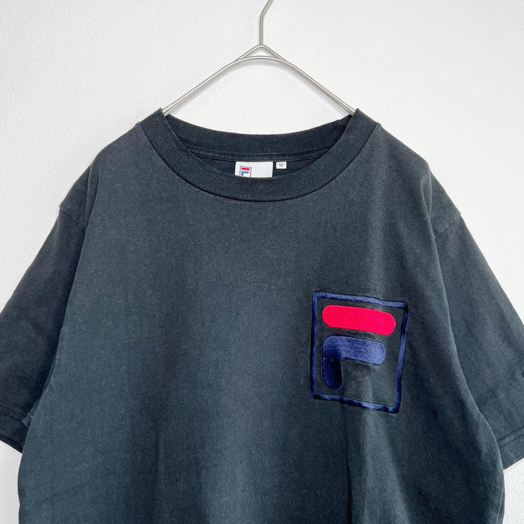 FILA(フィラ)のFILA 刺繍ロゴTシャツ M ブラック 黒 フィラ ワッペン ウィメンズ メンズのトップス(Tシャツ/カットソー(半袖/袖なし))の商品写真