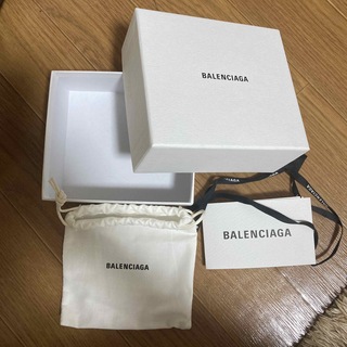 バレンシアガ(Balenciaga)のバレンシアガ　巾着　箱　プレゼント　リボン　ポーチ(ポーチ)