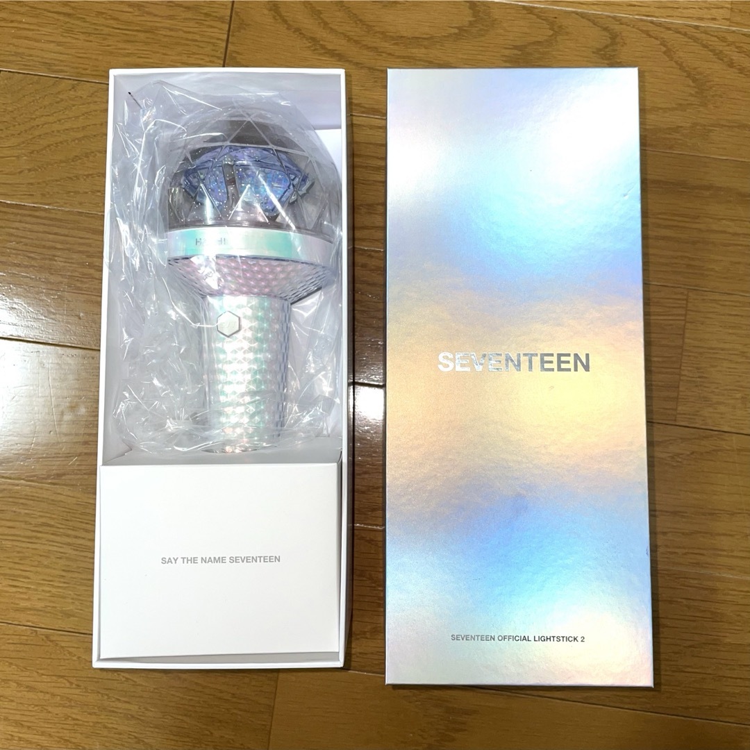 SEVENTEEN(セブンティーン)のSEVENTEEN OFFICIAL LIGHT STICK 2 Carat棒 エンタメ/ホビーのタレントグッズ(アイドルグッズ)の商品写真