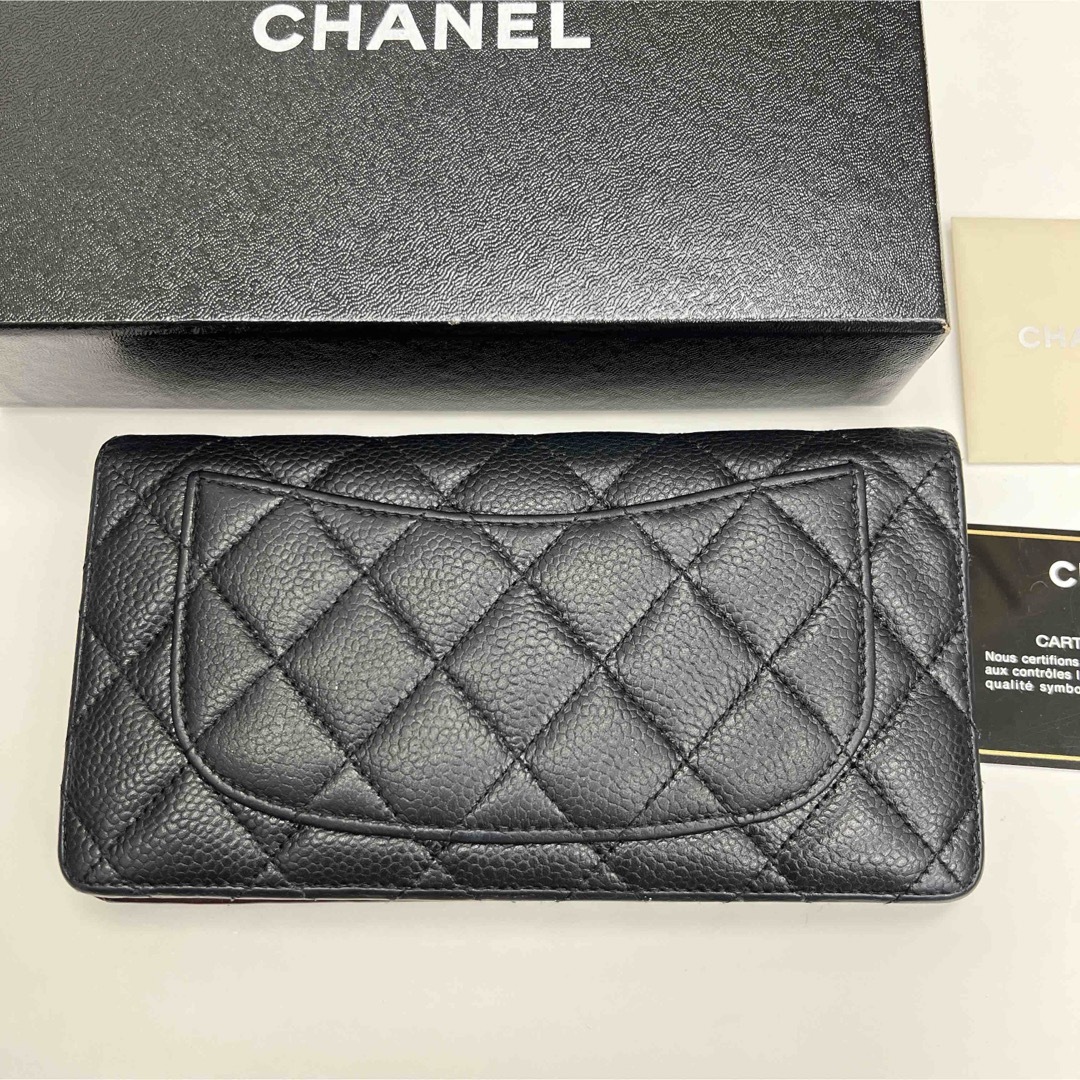 CHANEL(シャネル)のCHANEL  シャネル　マトラッセ　キャビアスキン　二つ折り長財布 レディースのファッション小物(財布)の商品写真