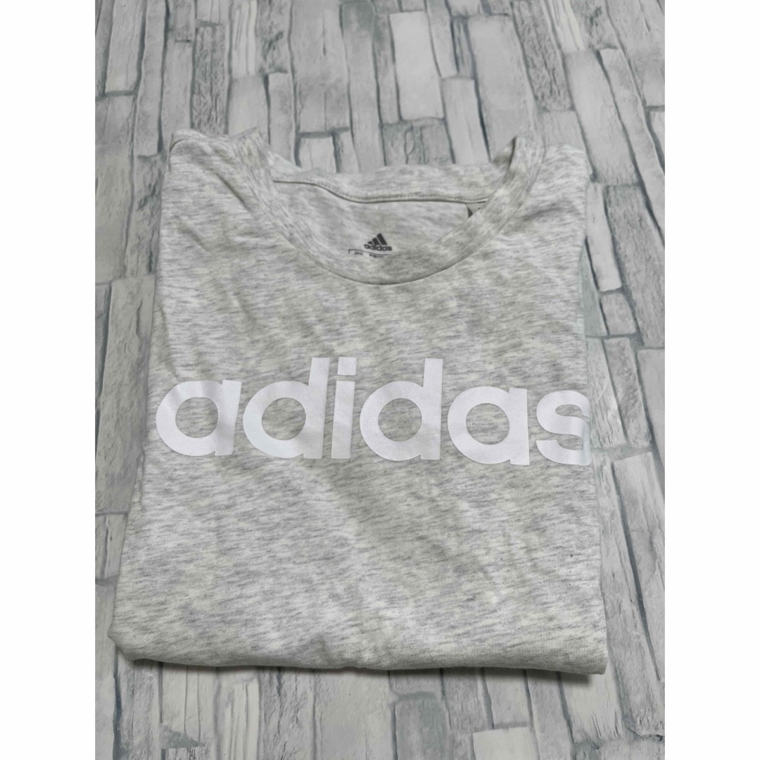 adidas(アディダス)のadidas ロゴ入り　Tシャツ キッズ/ベビー/マタニティのキッズ服女の子用(90cm~)(Tシャツ/カットソー)の商品写真