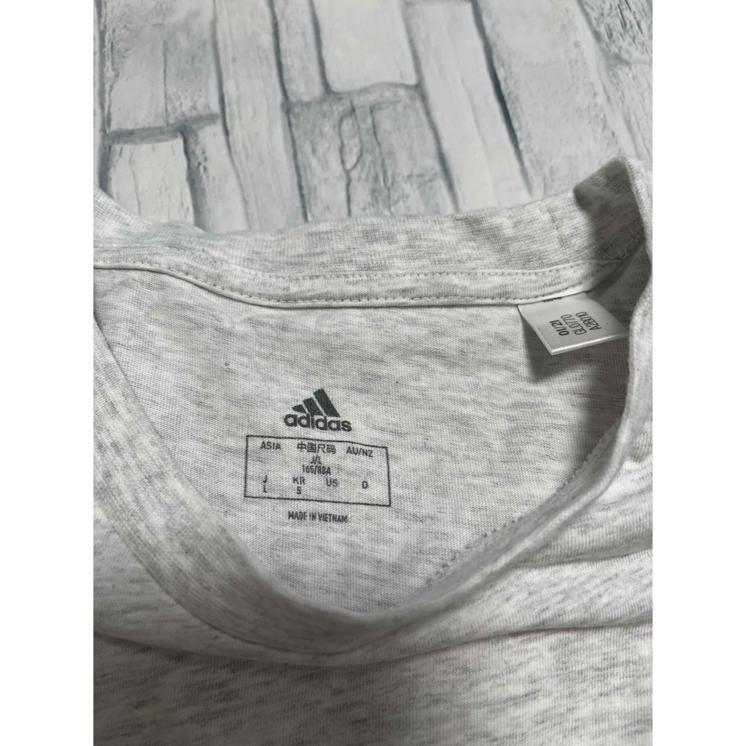 adidas(アディダス)のadidas ロゴ入り　Tシャツ キッズ/ベビー/マタニティのキッズ服女の子用(90cm~)(Tシャツ/カットソー)の商品写真