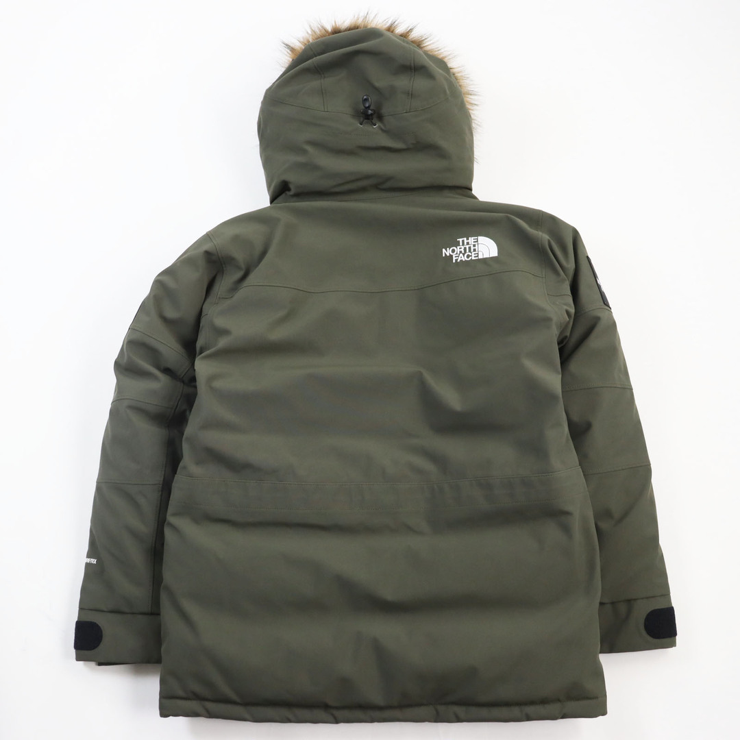 THE NORTH FACE(ザノースフェイス)の未使用品●THE NORTH FACE ザ・ノースフェイス ND92032 Antarctica Parka GORE-TEX ゴアテックス ファー ロゴワッペン付き フーデッドダウンジャケット ニュートープ M 正規品 メンズ メンズのジャケット/アウター(ダウンジャケット)の商品写真