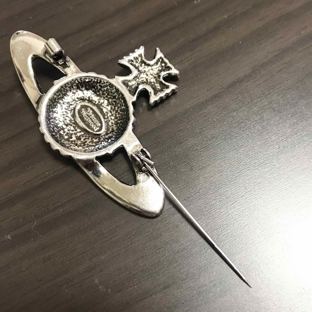 正規品! Vivienne Westwood ピンバッチ ピンバッジ ブローチ ハート 正規品! Vivienne Westwood ピンバッチ ピンバッジ ブローチ ハート