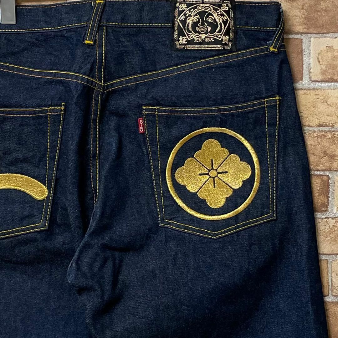 EVISU(エビス)のエビスジーンズ　デニム　スペシャル　レア　希少　刺繍　ゴールド　ボタンダウン36 メンズのパンツ(デニム/ジーンズ)の商品写真