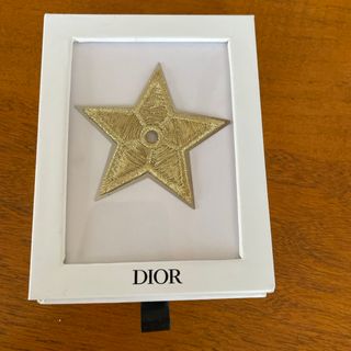 クリスチャンディオール(Christian Dior)のディオール　ノベルティピンバッチ新品(ノベルティグッズ)