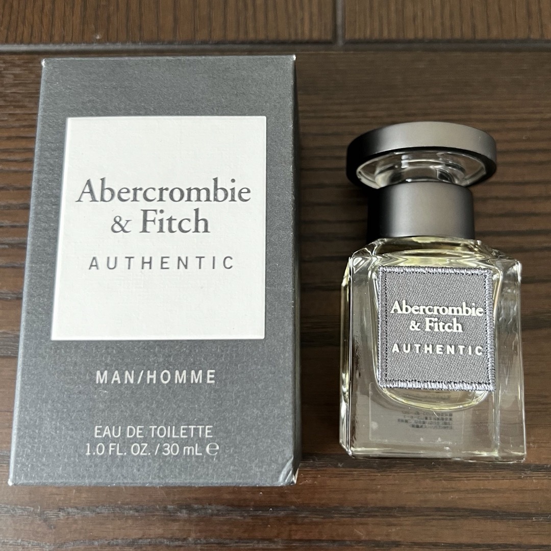 Abercrombie&Fitch(アバクロンビーアンドフィッチ)のAbercrombie & Fitch オーセンティック EDT 30ml コスメ/美容の香水(香水(男性用))の商品写真