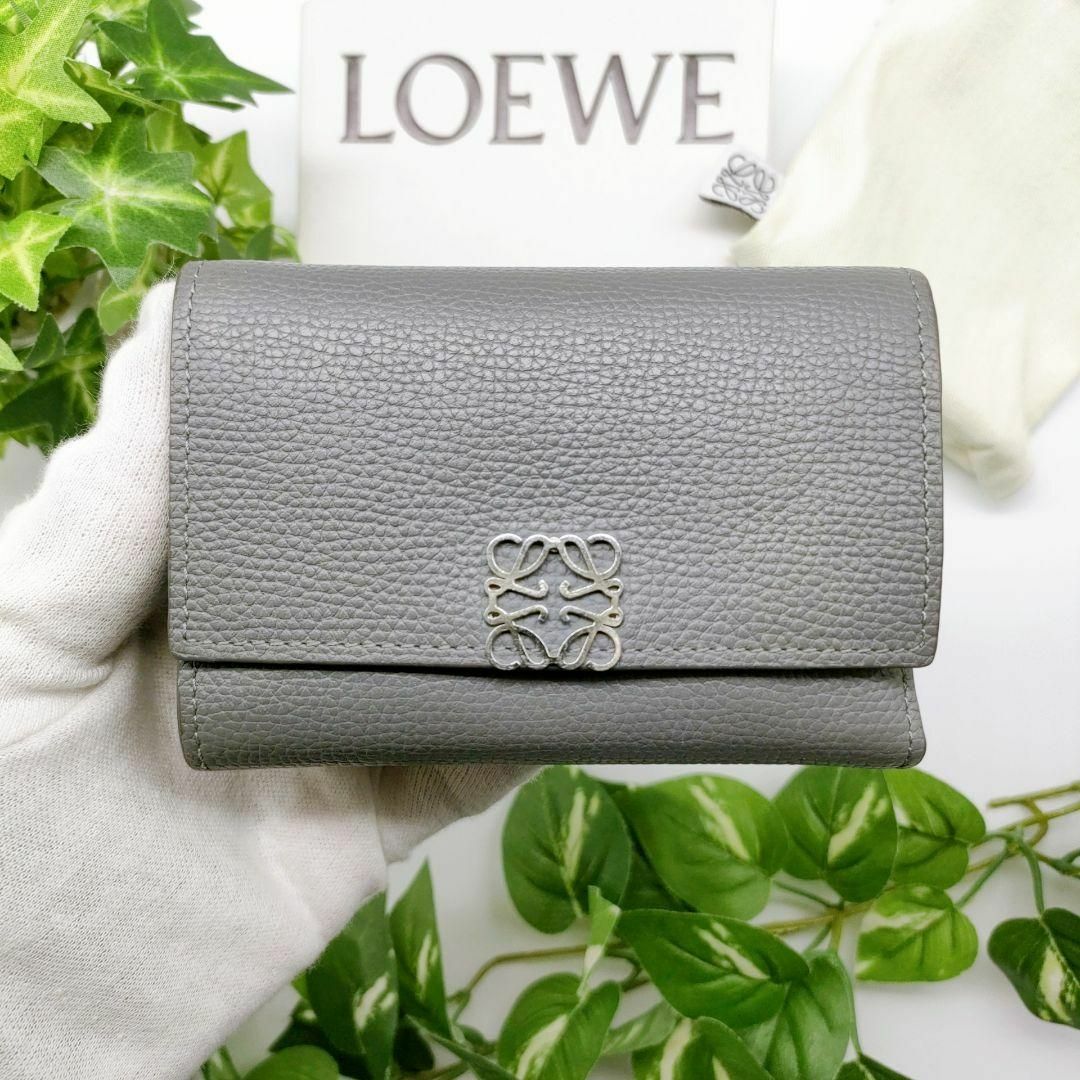 LOEWE(ロエベ)のロエベ　三つ折り財布　スモールバーティカルウォレット　グレー　アナグラム レディースのファッション小物(財布)の商品写真