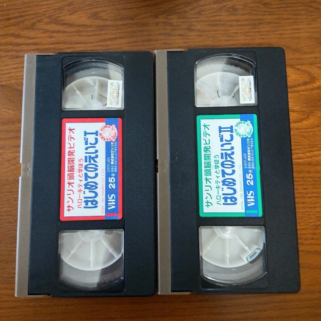 VHS　ハローキティと学ぼう　はじめてのえいご　Ⅰ　Ⅱ　ビデオテープ エンタメ/ホビーのDVD/ブルーレイ(キッズ/ファミリー)の商品写真