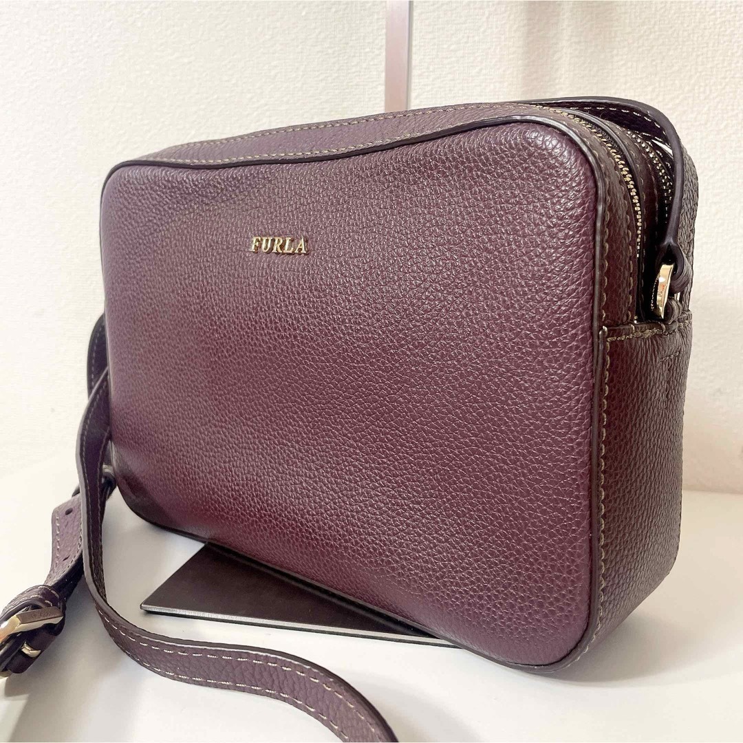 Furla(フルラ)の美品　フルラ　リリー　カメラバッグ　ショルダー　斜めがけ　レザー　ダブルジップ レディースのバッグ(ショルダーバッグ)の商品写真