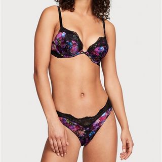 ヴィクトリアズシークレット(Victoria's Secret)の新品　Yバック シャイン ストラップ ブラジリアン ショーツ(ショーツ)