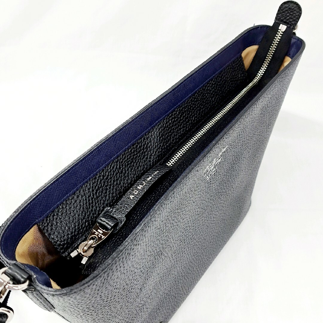 A.D.M.J. ボトムアクセント ショルダーバッグ レザー ブラック 袋付 A.D.M.J. ボトムアクセント ショルダーバッグ レザー ブラック 袋付
