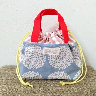 ハンドメイド 北欧 あじさい 持ち手付き お弁当袋 サークルフラワー巾着(外出用品)