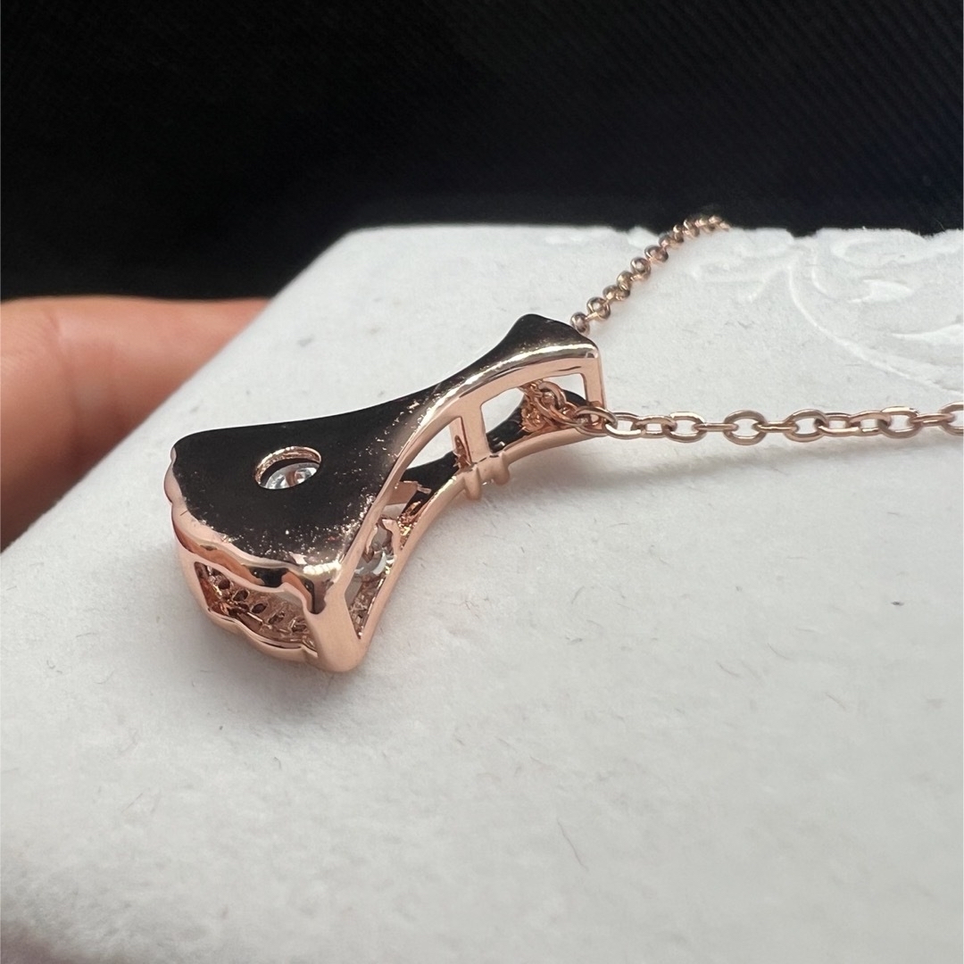 新品　揺れる天然ダイアモンドの扇形ネックレスAB887 レディースのアクセサリー(ネックレス)の商品写真