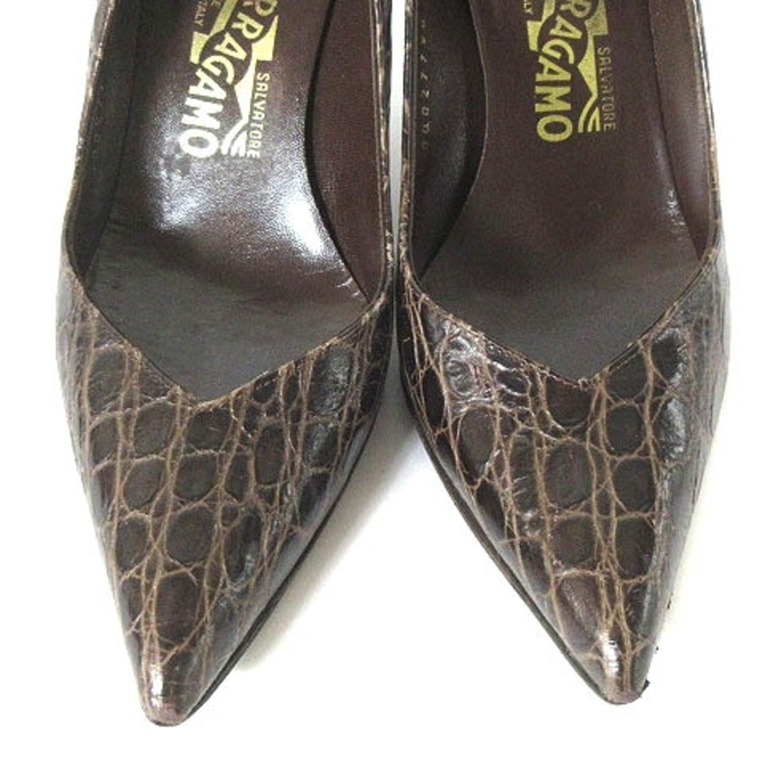 Salvatore Ferragamo(サルヴァトーレフェラガモ)のサルヴァトーレフェラガモ クロコダイル型押し パンプス 茶 6 23.5cm レディースの靴/シューズ(ハイヒール/パンプス)の商品写真