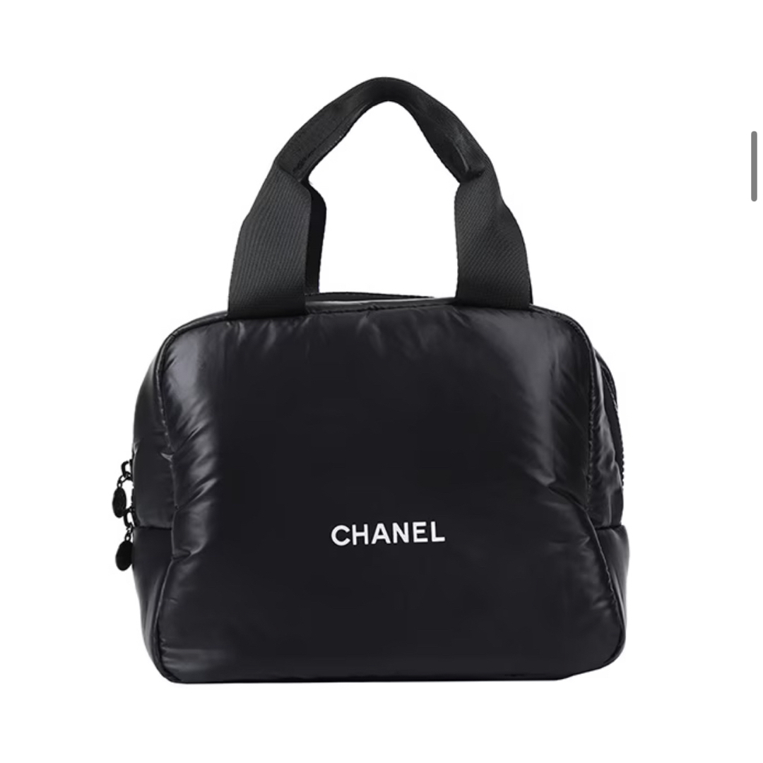 CHANEL(シャネル)のシャネルノベルティミニバッグ　新品未使用品 レディースのバッグ(トートバッグ)の商品写真