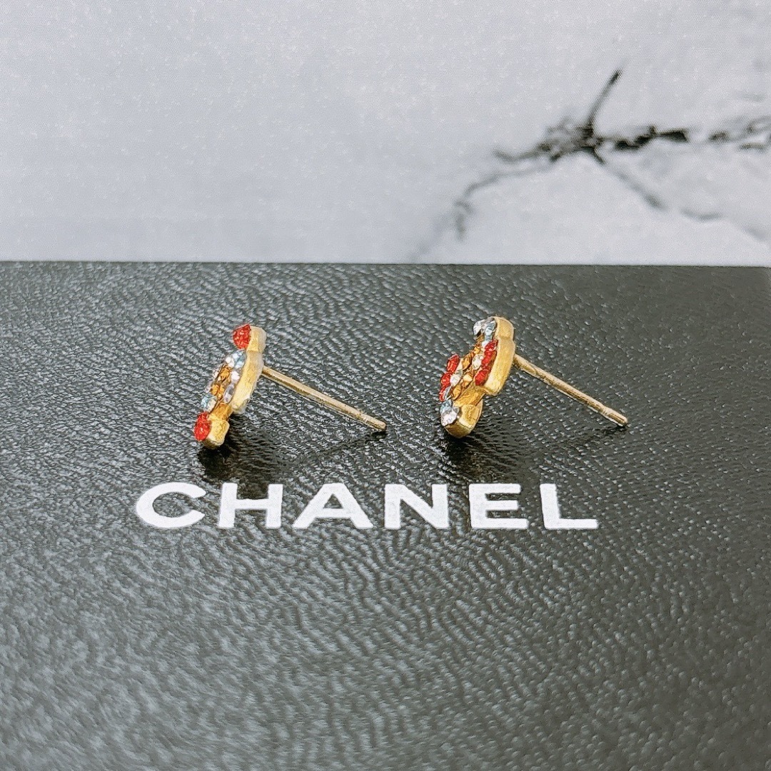 CHANEL(シャネル)のCHANEL シャネル ココマーク マルチカラー ラインストーン ピアス 両耳 レディースのアクセサリー(ピアス)の商品写真