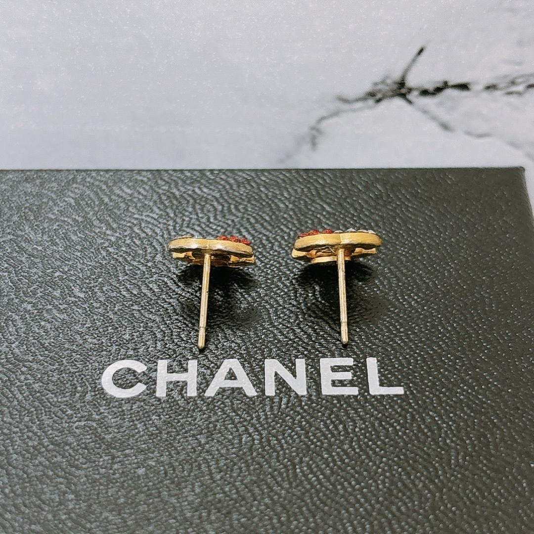 CHANEL(シャネル)のCHANEL シャネル ココマーク マルチカラー ラインストーン ピアス 両耳 レディースのアクセサリー(ピアス)の商品写真