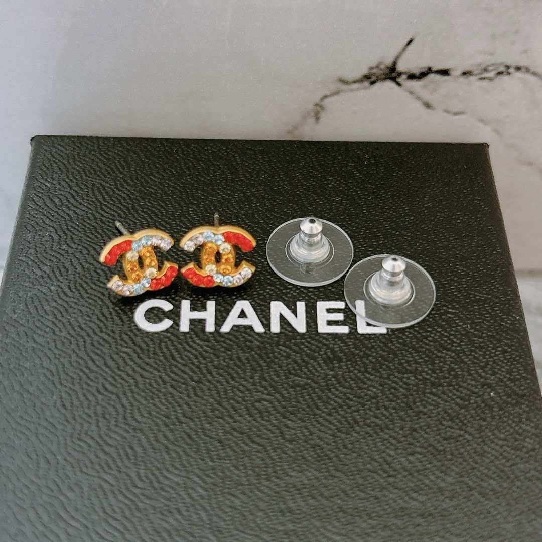 CHANEL(シャネル)のCHANEL シャネル ココマーク マルチカラー ラインストーン ピアス 両耳 レディースのアクセサリー(ピアス)の商品写真