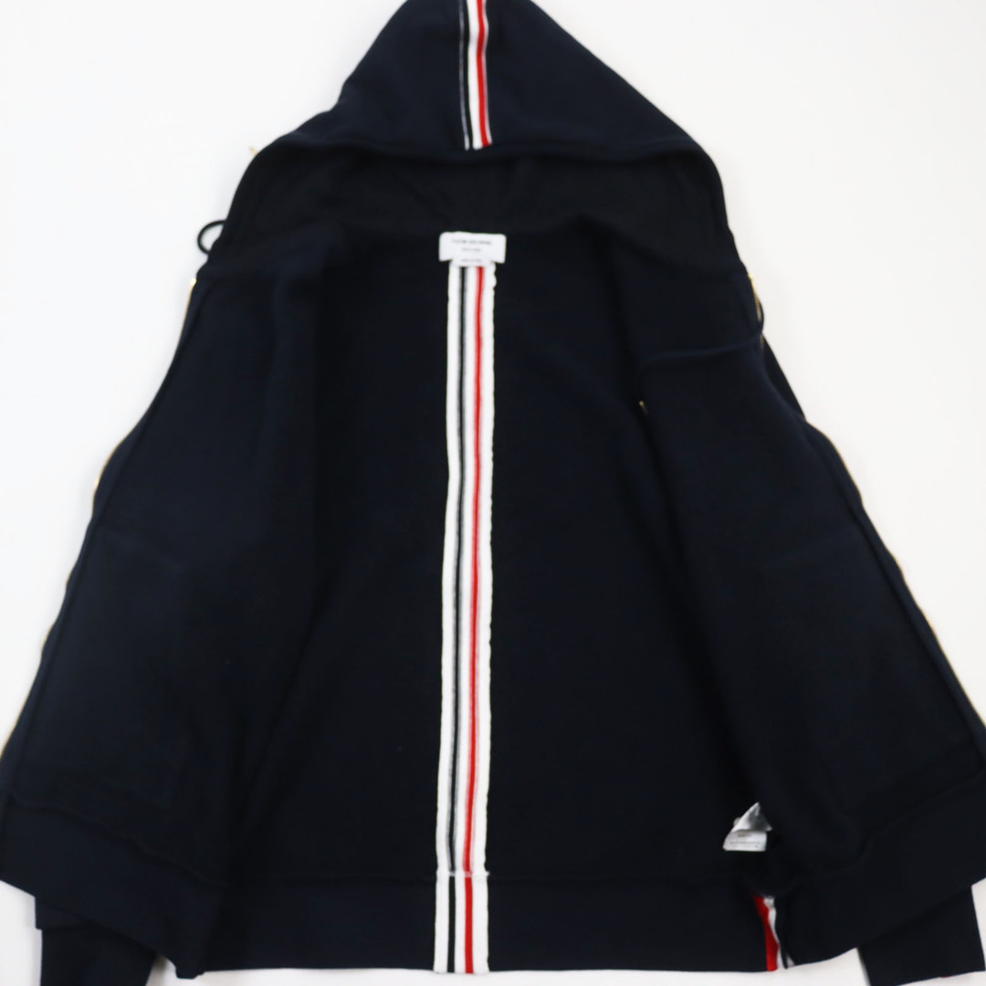 THOM BROWNE(トムブラウン)の美品●THOM BROWNE トムブラウン MJT153A バックトリプルストライプ サイドボタン ジップアップパーカー ネイビー 3 正規品 メンズ メンズのトップス(パーカー)の商品写真