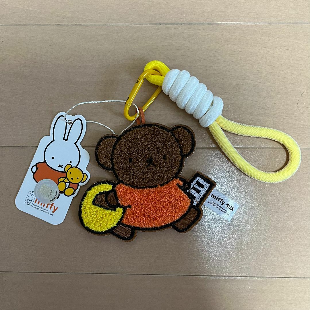 miffy(ミッフィー)のミッフィー　もこもこ刺繍キーホルダー　miffy 日本未発売　タイプ3 エンタメ/ホビーのアニメグッズ(キーホルダー)の商品写真