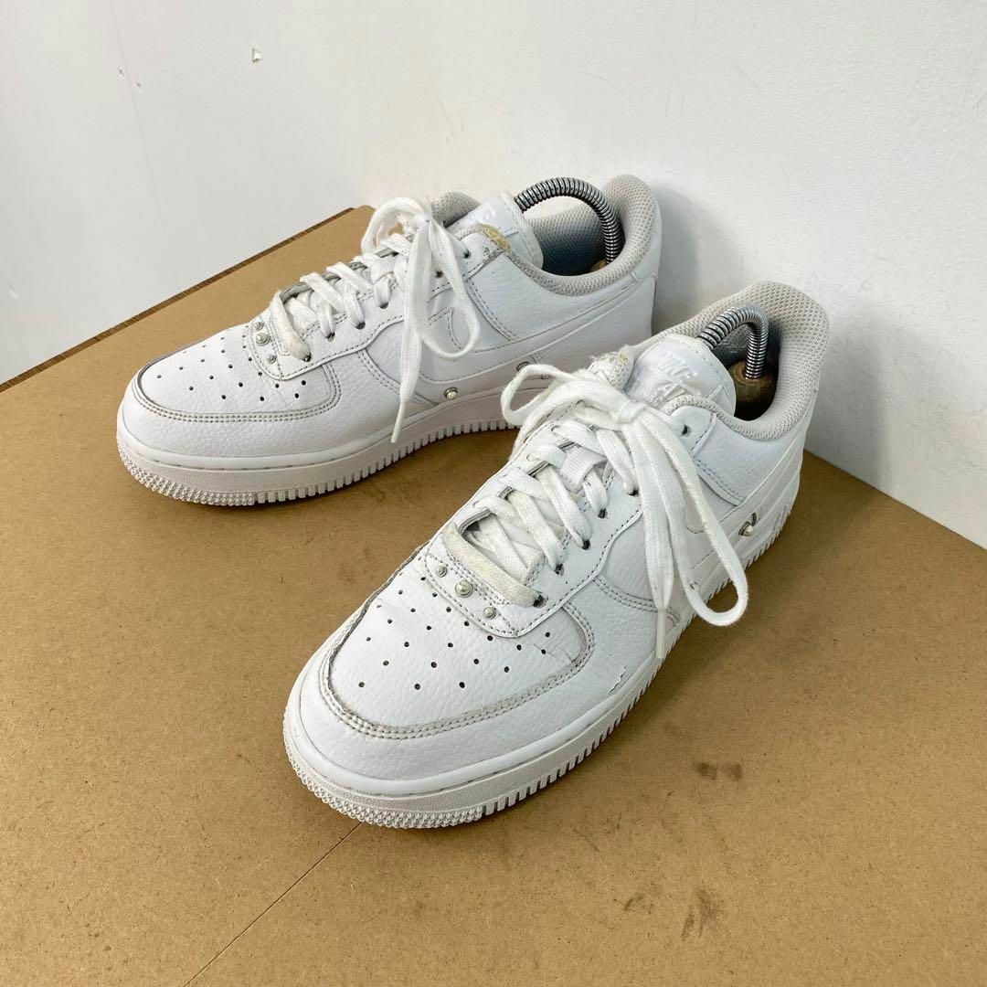 NIKE(ナイキ)の■ NIKE WMNS AIR FORCE 1 07 SE PEARL 23.5 レディースの靴/シューズ(スニーカー)の商品写真