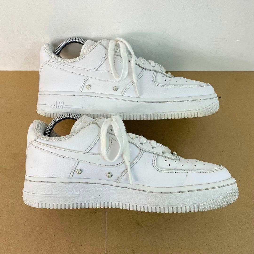 NIKE(ナイキ)の■ NIKE WMNS AIR FORCE 1 07 SE PEARL 23.5 レディースの靴/シューズ(スニーカー)の商品写真