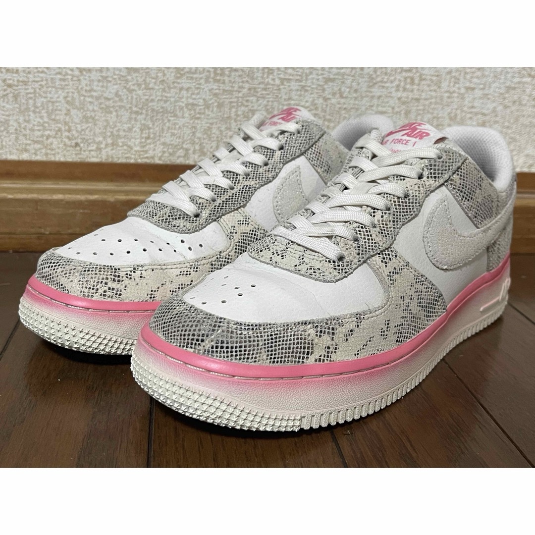 NIKE(ナイキ)のNIKE AIR FORCE 1 07 "OUR FORCE 1" 24.5cm レディースの靴/シューズ(スニーカー)の商品写真