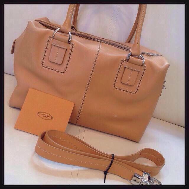 セレブも愛用レザーバックTOD'S▼