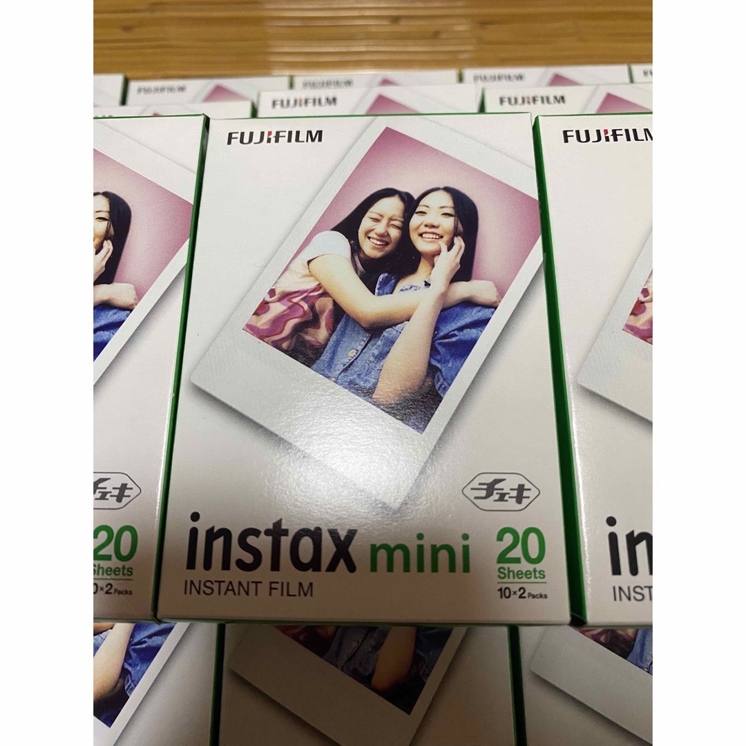 富士フイルム(フジフイルム)のFUJIFILM チェキ用フィルム instax mini 20枚入 30個 スマホ/家電/カメラのカメラ(フィルムカメラ)の商品写真