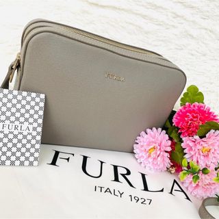 フルラ(Furla)の未使用級☆フルラ リリー ショルダーバッグ ポシェット グレージュ ダブルジップ(ショルダーバッグ)