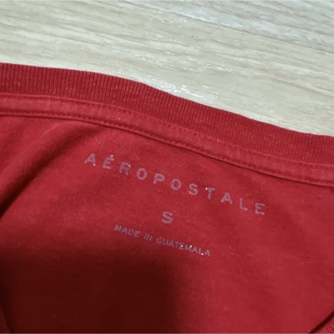 AEROPOSTALE(エアロポステール)のAEROPOSTALE　シングルステッチ　Tシャツ　S　レッド　プリント　古着 メンズのトップス(Tシャツ/カットソー(半袖/袖なし))の商品写真