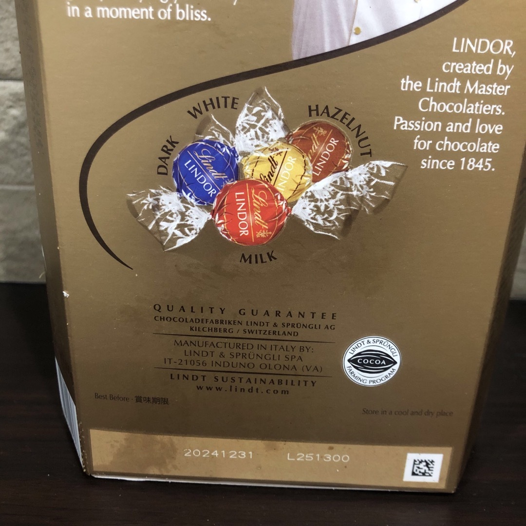 Lindt(リンツ)のセール！リンツリンドール　チョコレート 4種類30個　コストコ購入 食品/飲料/酒の食品(菓子/デザート)の商品写真