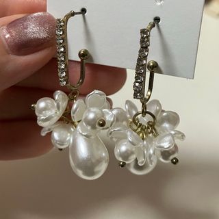 花　パール　キラキラ　フープ　大振りピアス(ピアス)