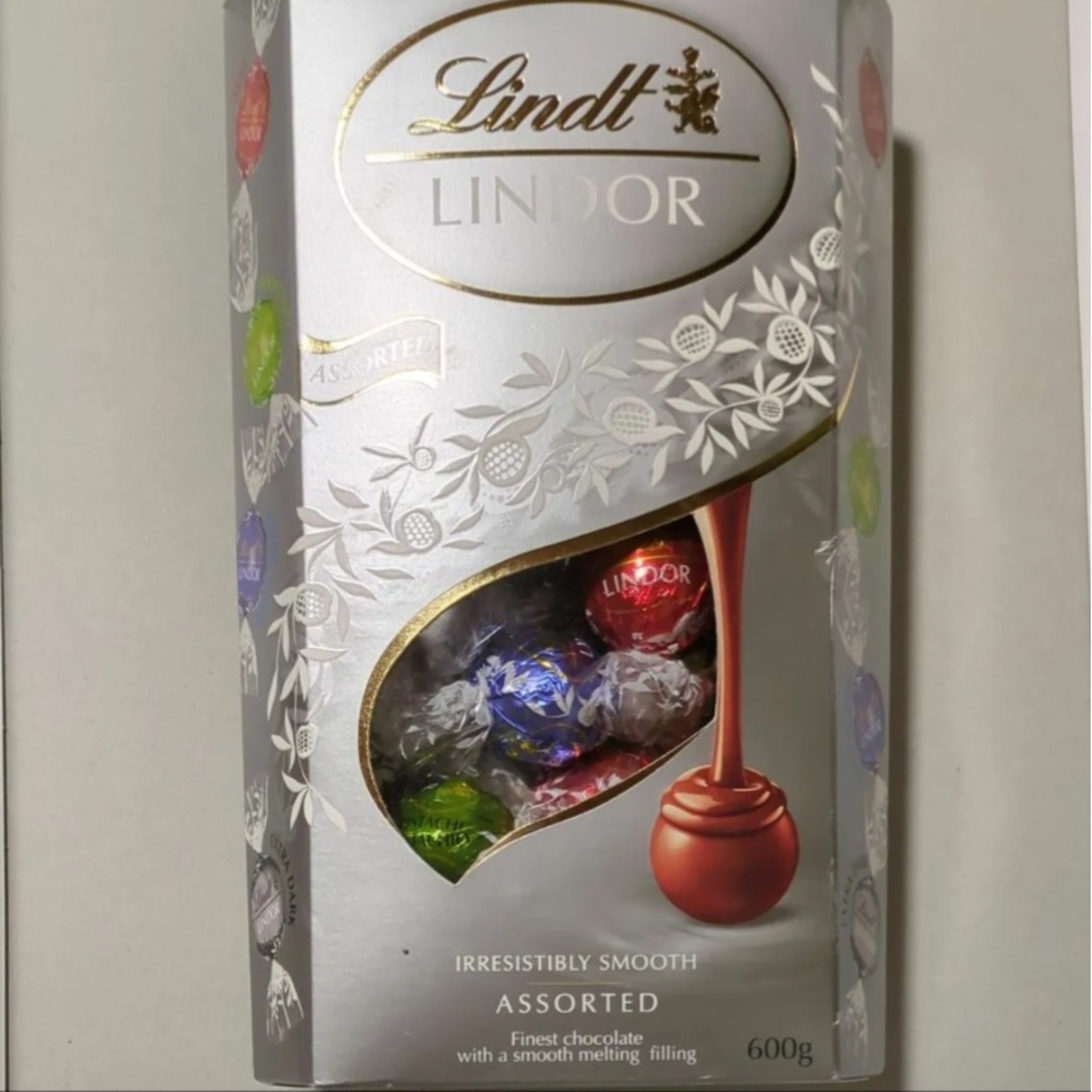 Lindt(リンツ)のリンツ リンドール シルバーアソート コストコ チョコレート4種類アソート 詰め 食品/飲料/酒の食品(菓子/デザート)の商品写真