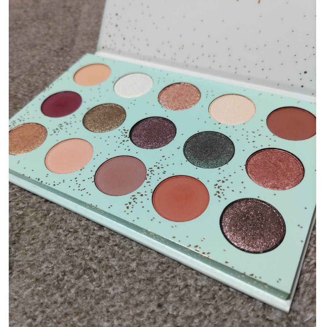 colourpop(カラーポップ)のCOLOUR POP★アイシャドウパレット コスメ/美容のベースメイク/化粧品(アイシャドウ)の商品写真