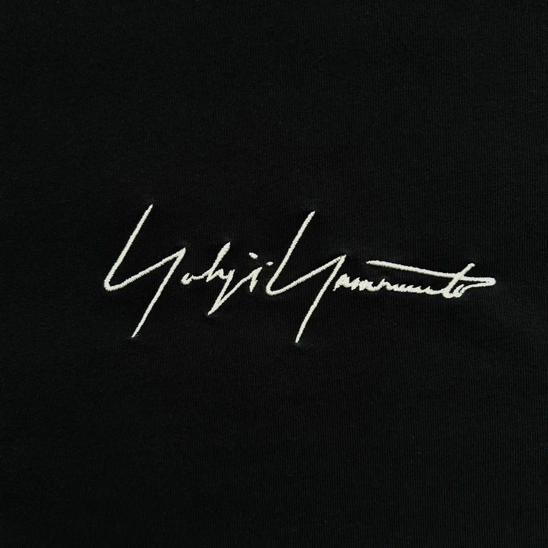 Yohji Yamamoto(ヨウジヤマモト)の【人気コラボ】ヨウジヤマモト×ニューエラ☆センター刺繍ロゴ Lサイズ Tシャツ メンズのトップス(Tシャツ/カットソー(半袖/袖なし))の商品写真