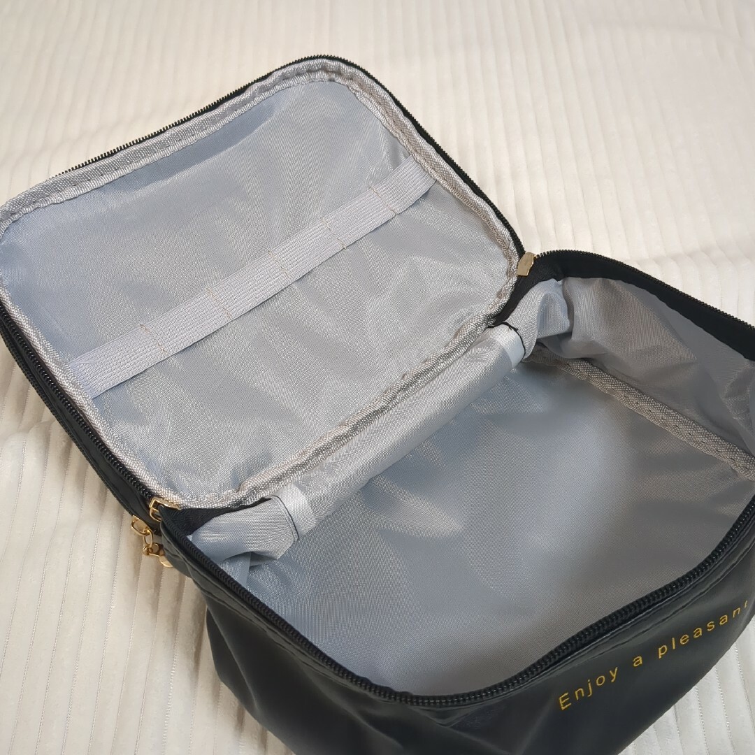 バニティバッグ　黒　２段　大容量　旅行　スパ　サウナ　小物整理　シンプル　可愛い レディースのバッグ(トートバッグ)の商品写真