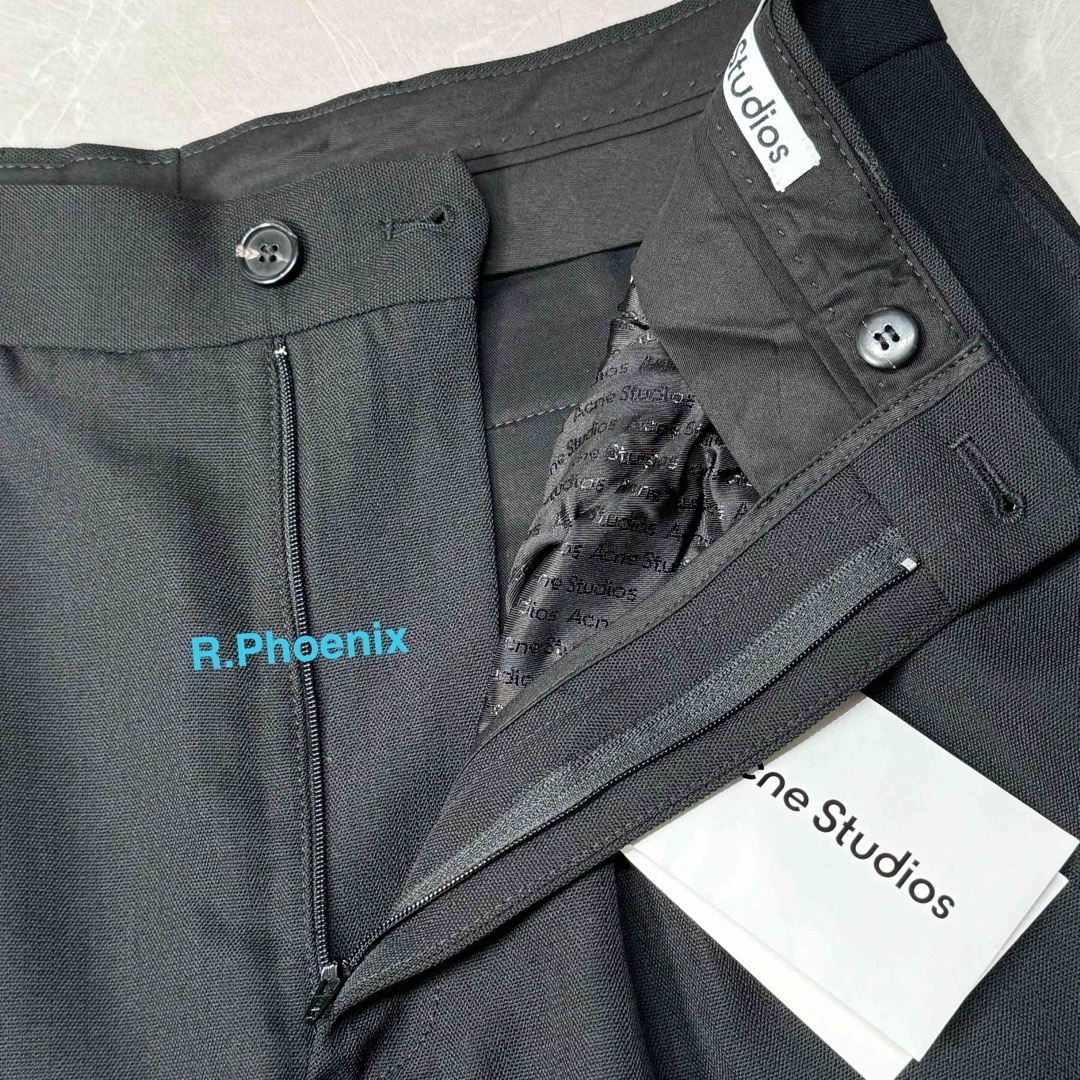 Acne Studios(アクネストゥディオズ)のACNE STUDIOS TAILORED PLEATED SHORTS 46 メンズのパンツ(ショートパンツ)の商品写真