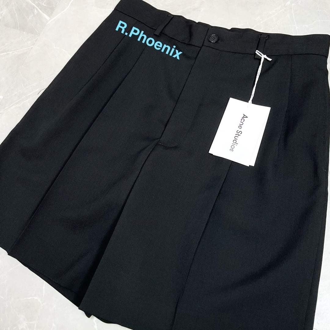 Acne Studios(アクネストゥディオズ)のACNE STUDIOS TAILORED PLEATED SHORTS 46 メンズのパンツ(ショートパンツ)の商品写真