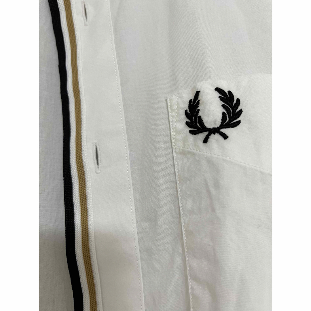 FRED PERRY(フレッドペリー)のフレッドペリー　シャツ　XS 美品 メンズのトップス(シャツ)の商品写真