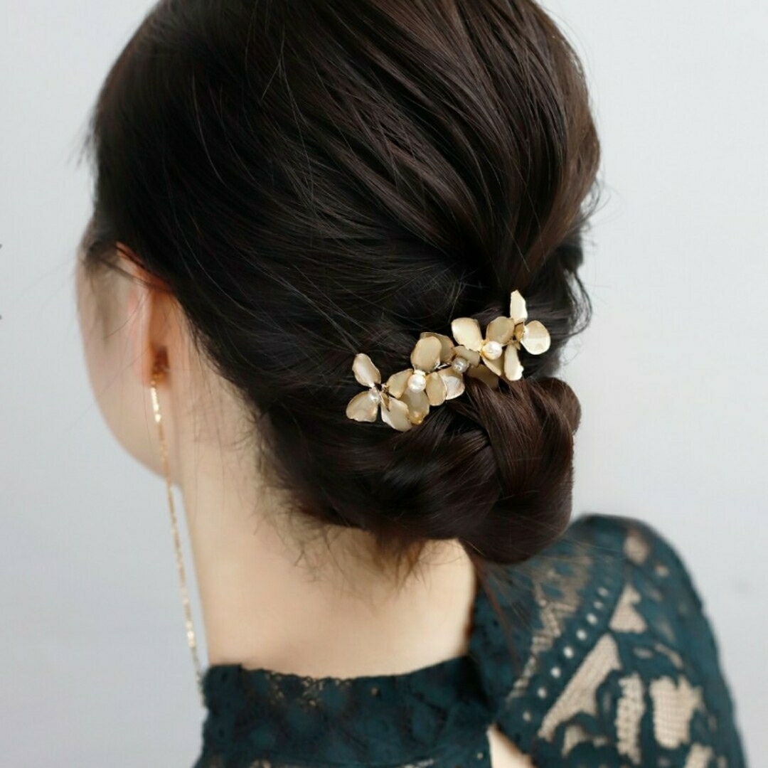 Ane Mone(アネモネ)のアネモネ　パールフラワーヘアコームとピアス レディースのヘアアクセサリー(バレッタ/ヘアクリップ)の商品写真