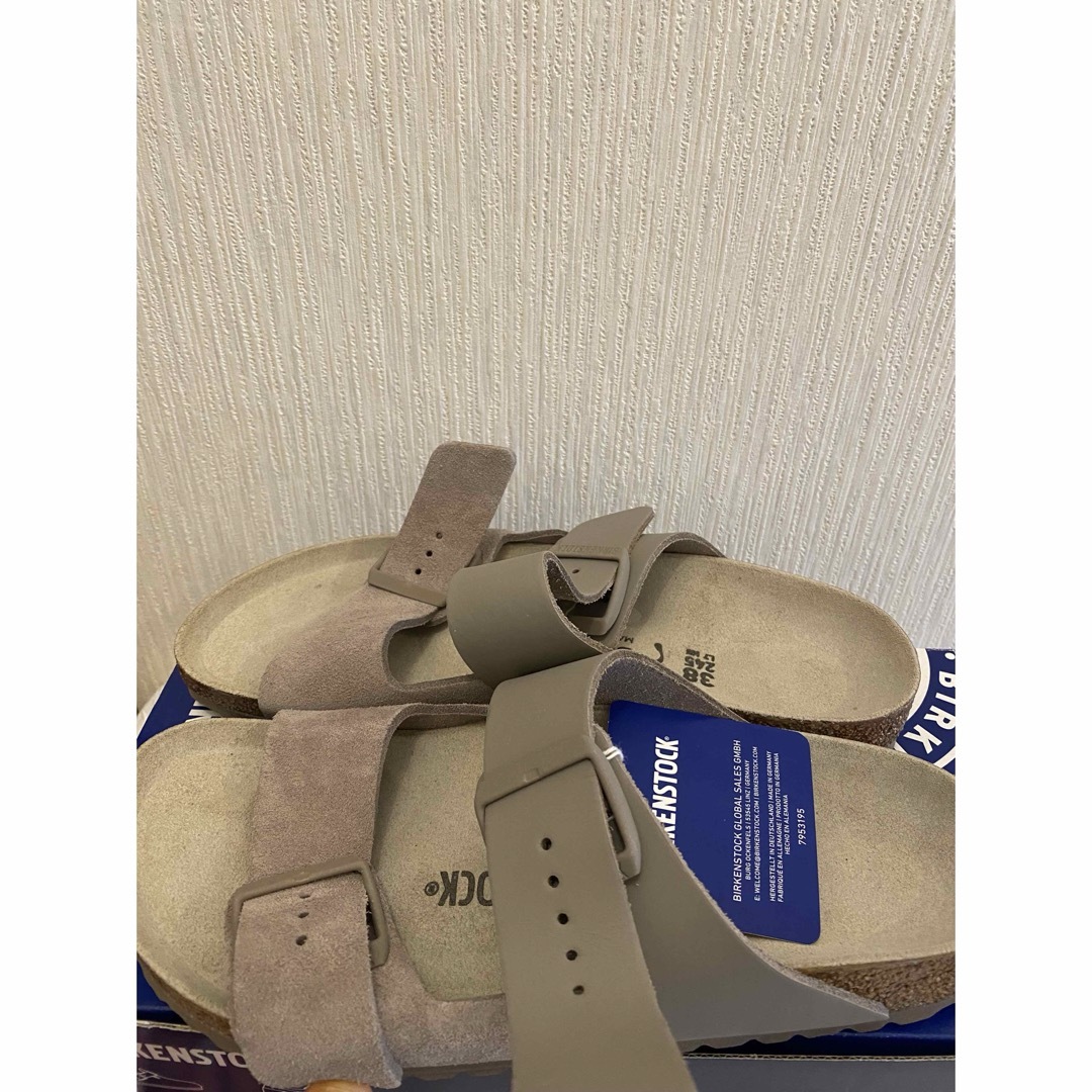 BIRKENSTOCK(ビルケンシュトック)のビルケンシュトック  アリゾナ　スプリット　ARIZONA SPLIT トープ レディースの靴/シューズ(サンダル)の商品写真