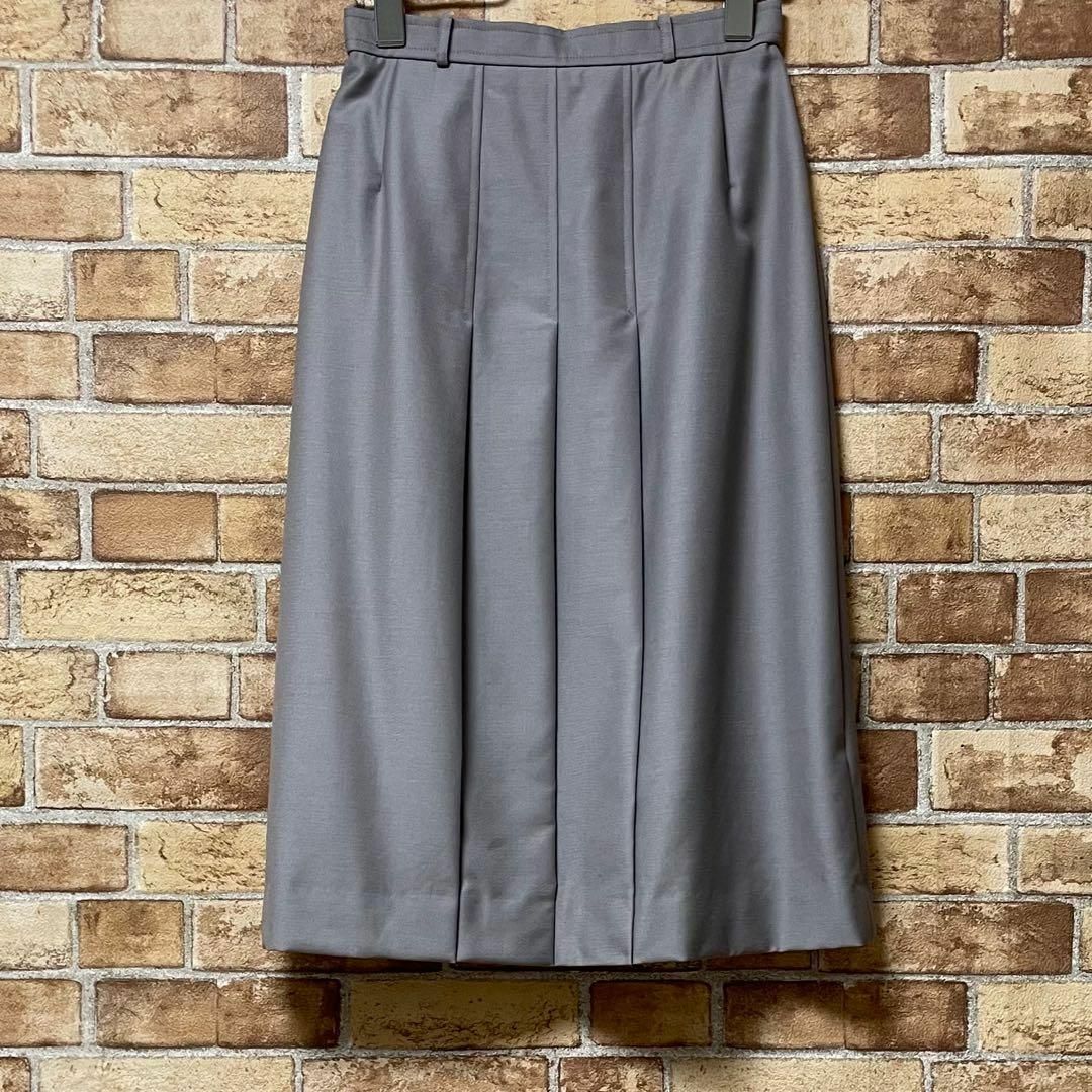 BURBERRY(バーバリー)のバーバリー　プリーツスカート　ウール　膝丈　グレー　古着女子 レディースのスカート(ひざ丈スカート)の商品写真