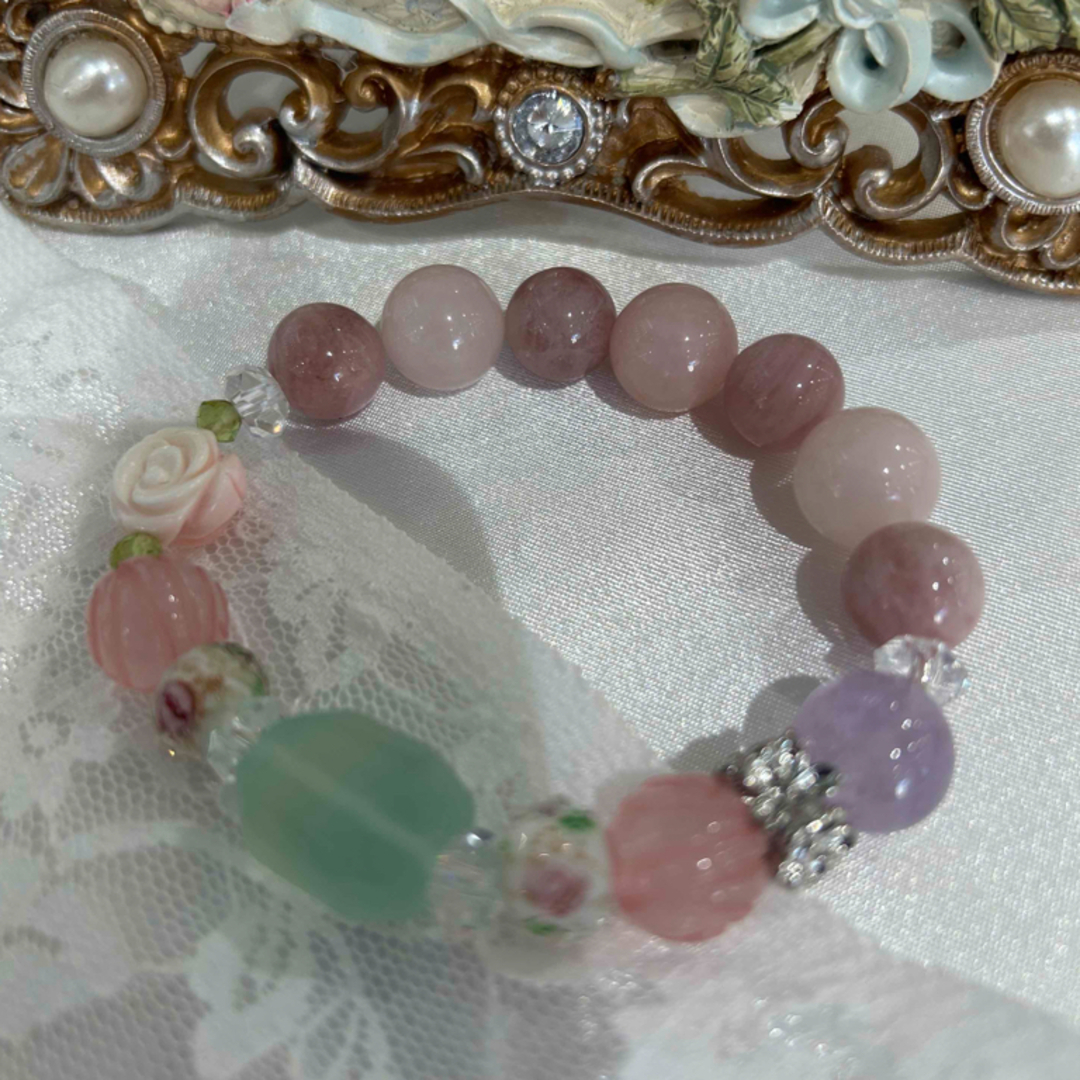 【SALE】 eve♡フローライト♡コンクシェル♡薔薇♡美♡魅力♡癒し♡ブレス✨ レディースのアクセサリー(ブレスレット/バングル)の商品写真