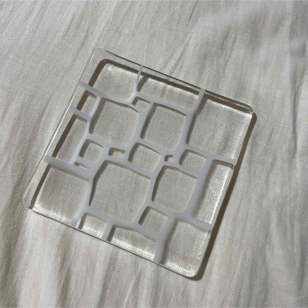 サブロウガラス　正方形　角皿小 インテリア/住まい/日用品のキッチン/食器(食器)の商品写真